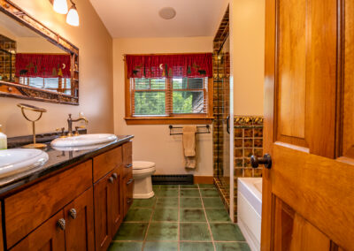 HillsideCondoWithWhitefaceMountainViews Bathroom Bedroom1