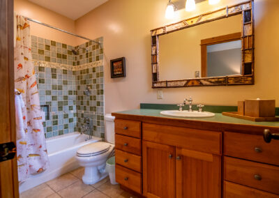 HillsideCondoWithWhitefaceMountainViews Bathroom Bedroom2