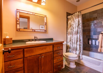 HillsideCondoWithWhitefaceMountainViews Bathroom Bedroom3