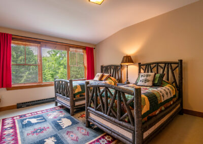 HillsideCondoWithWhitefaceMountainViews Bedroom2