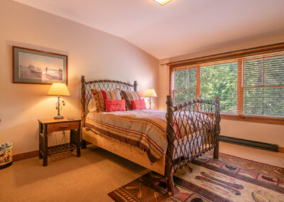HillsideCondoWithWhitefaceMountainViews Bedroom3