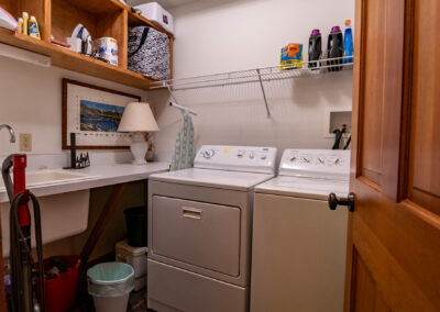 HillsideCondoWithWhitefaceMountainViews Laundry
